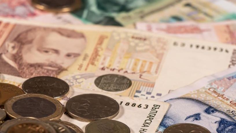Вдигат минималната заплата в България, но не достатъчно