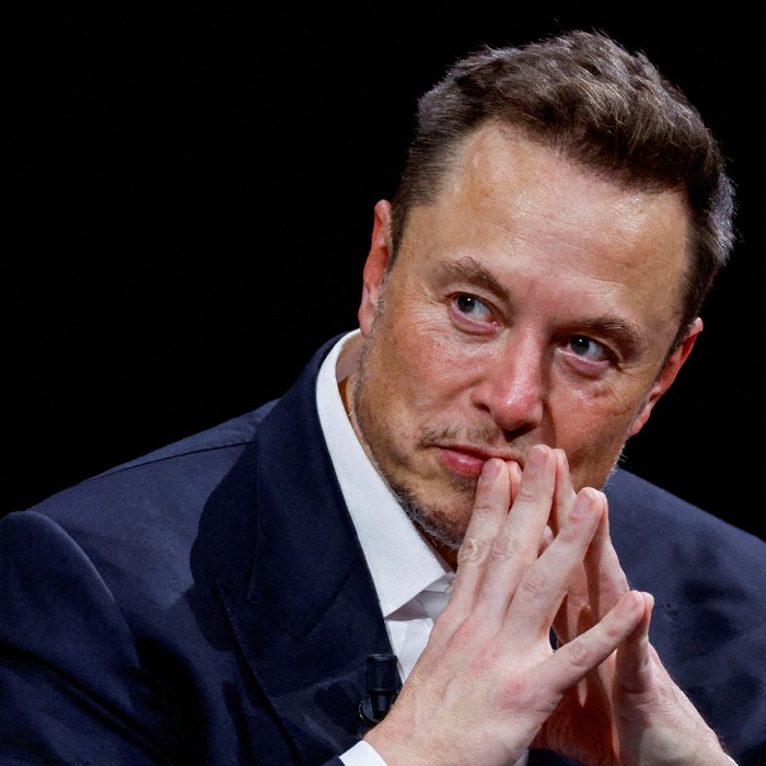 Огромен удар по X и Мъск - няколко големи компании преустановяват рекламата си в платформата