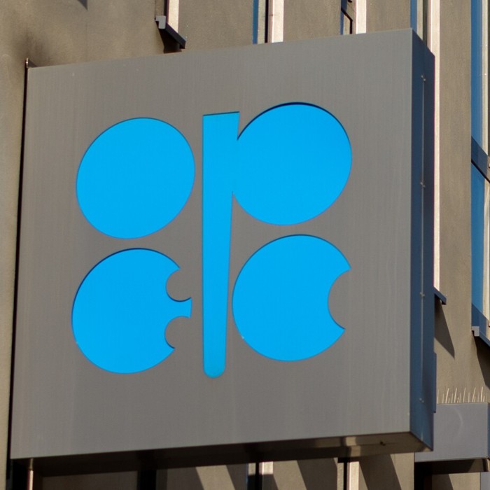 ОПЕК+ се сблъсква с недостиг на квоти и геополитически рискове