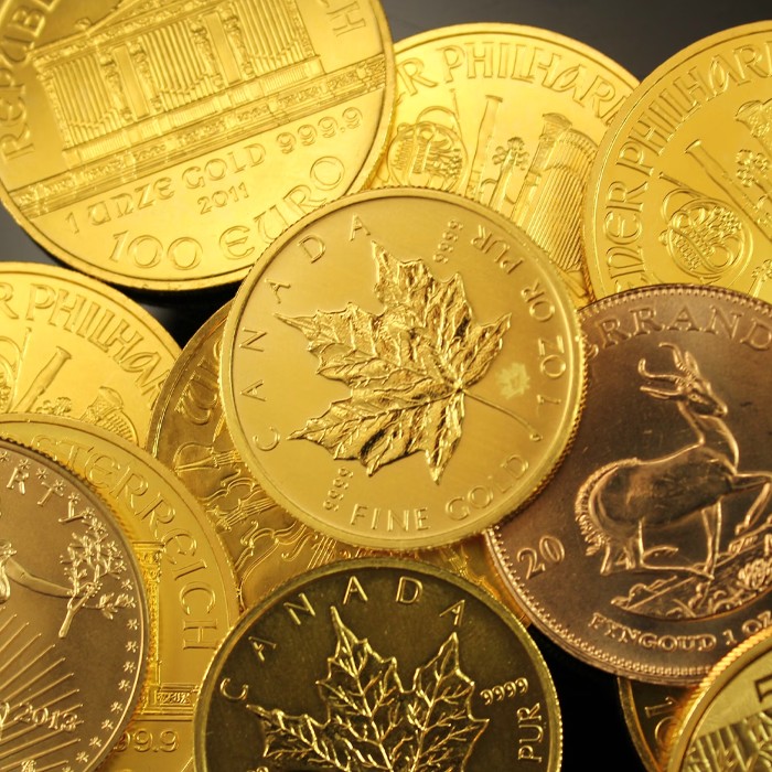 Златото достига нови рекордни стойности от над 2100 долара