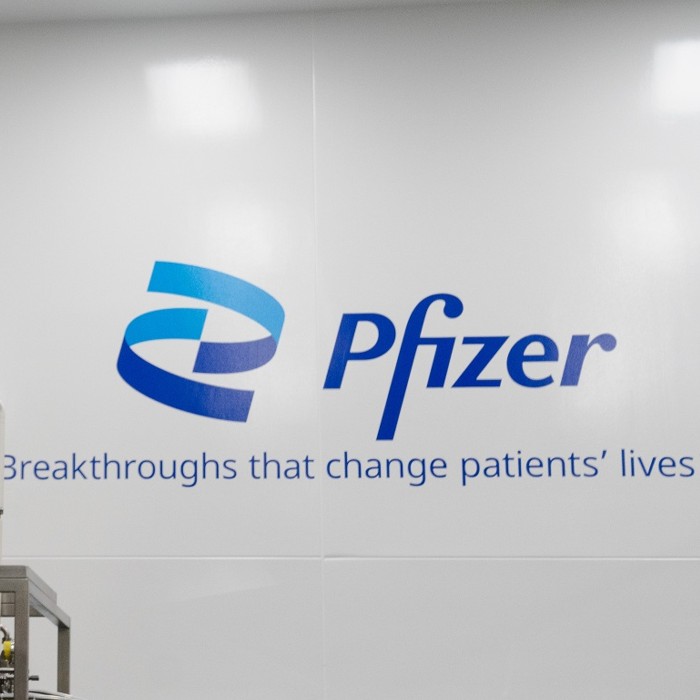 Фармацевтичният гигант Pfizer удари историческо дъно