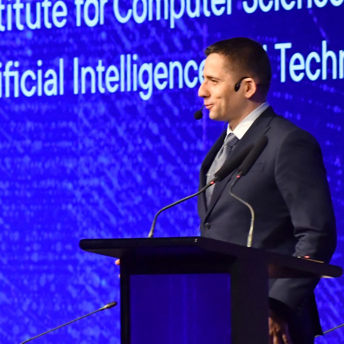 Български пионер в изкуствения интелект получава $1 млн. от Amazon Web Services