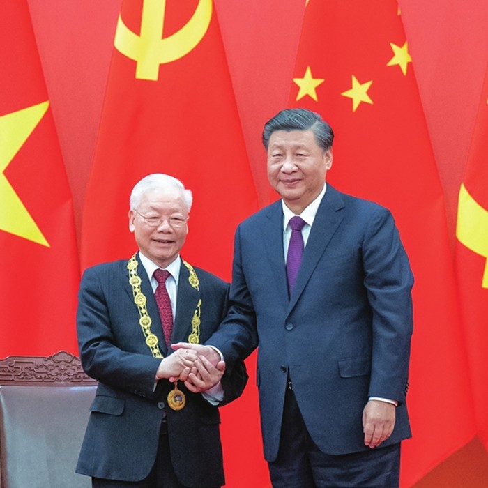 Си Дзинпин се бори за влияние във Виетнам. Какво ще се случва в региона?