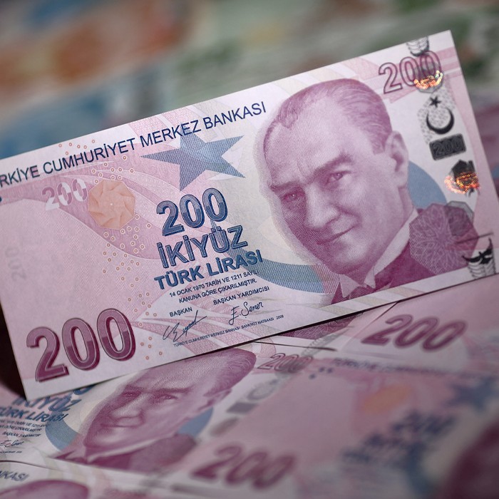 Турската лира удари историческо дъно спрямо долара