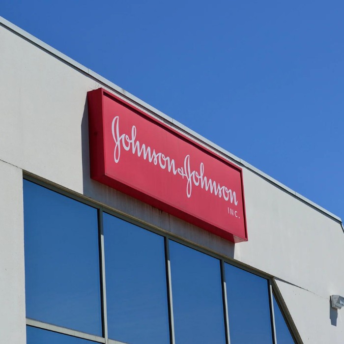 Johnson & Johnson с приходи, надхвърлящи очакванията
