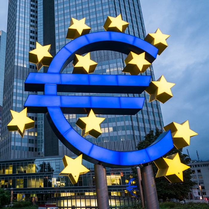 Икономиката на еврозоната на косъм от рецесия