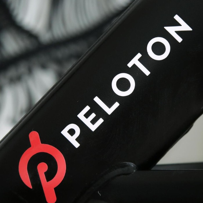 Акциите на Peloton се сринаха
