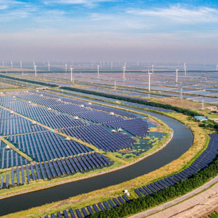 Китай наводнява световните пазари със зелена енергия