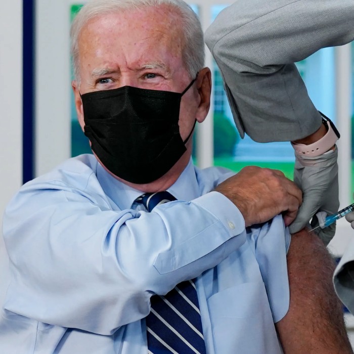 Джо Байдън е хванал Ковид. В криза ли е кампанията му?