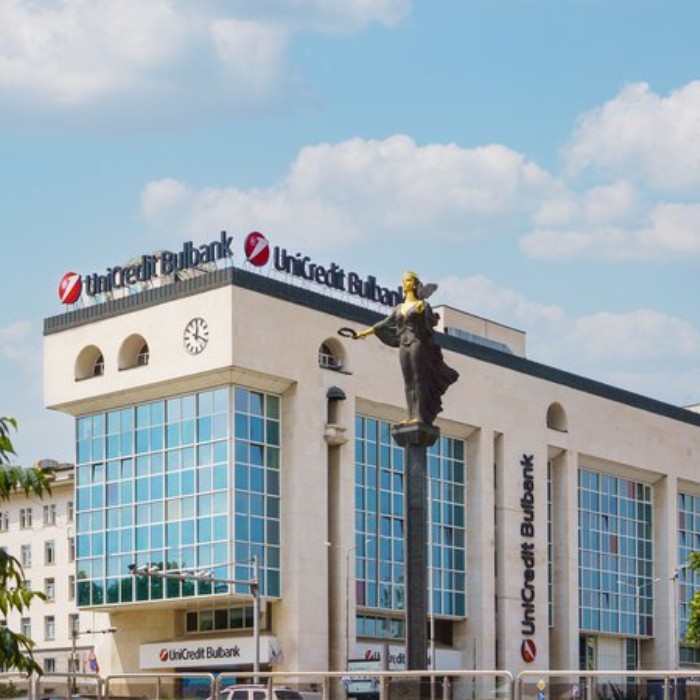 УниКредит се стреми да закупи още една банка