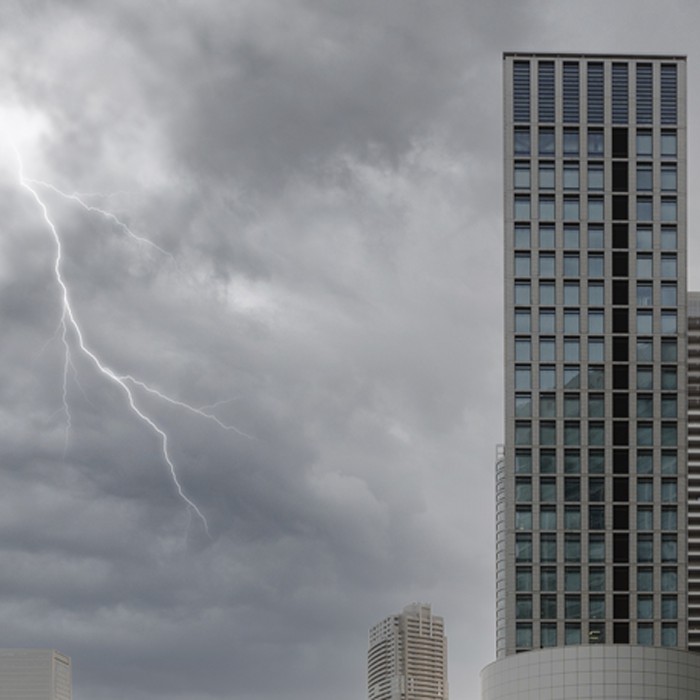 Да преминеш през бурята: Как да се ориентираш при пазарни спадове